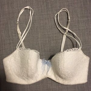 B. temptd 32C lacy bra